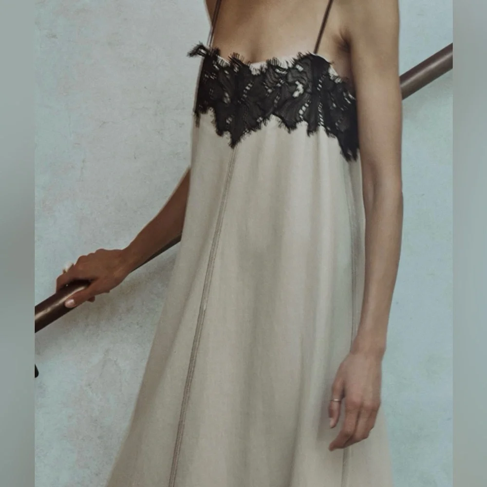 Linen blend lace dress ZW collection - Zara - second size I had - Picture 4 of 4